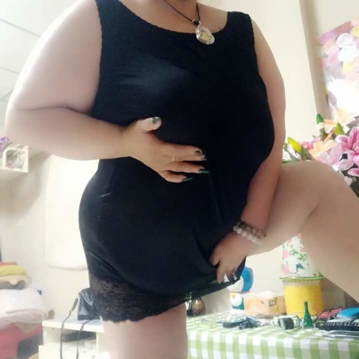 Janda, tetek besar, rumah
 #93828735