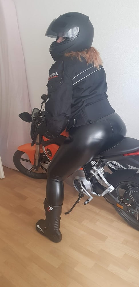 Frauelein_Kurivg mal Angezogen #106559633