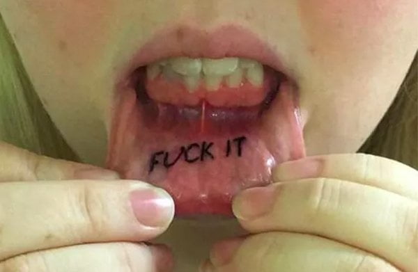 Tatuaje de labios.
 #91696453