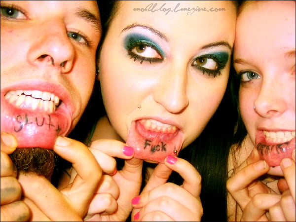 Tatuaje de labios.
 #91696472