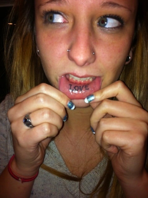 Tatuaje de labios.
 #91696518