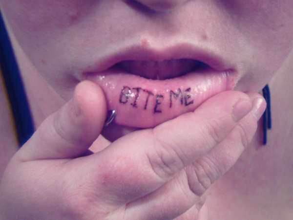 Tatuaje de labios.
 #91696529