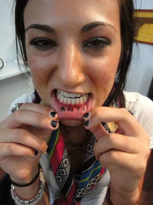 Tatuaje de labios.
 #91696713