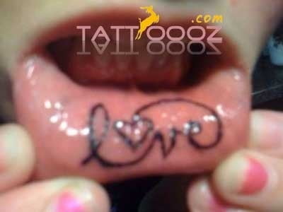 Tatuaje de labios.
 #91696756