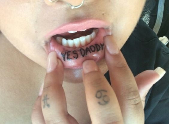 Tatuaje de labios.
 #91696759