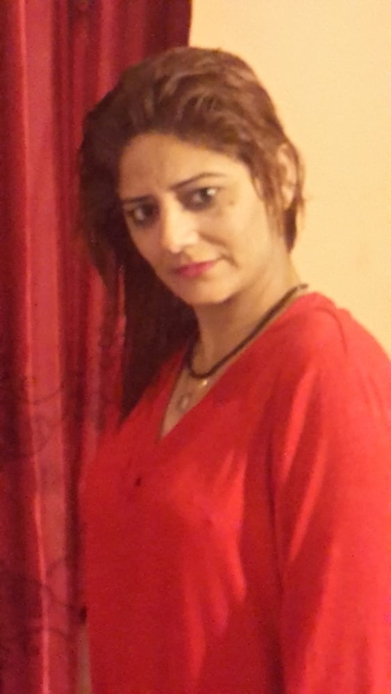 CUTE PAKI WIFE #101040865