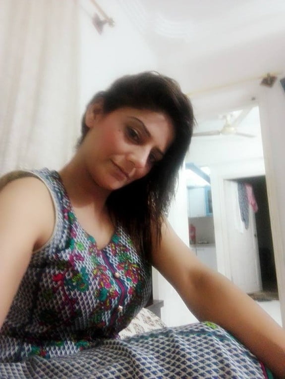 CUTE PAKI WIFE #101040885