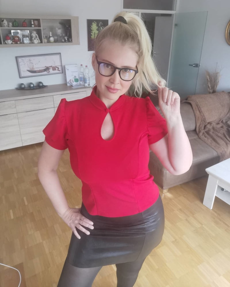Sandra Busty Slut #99027977