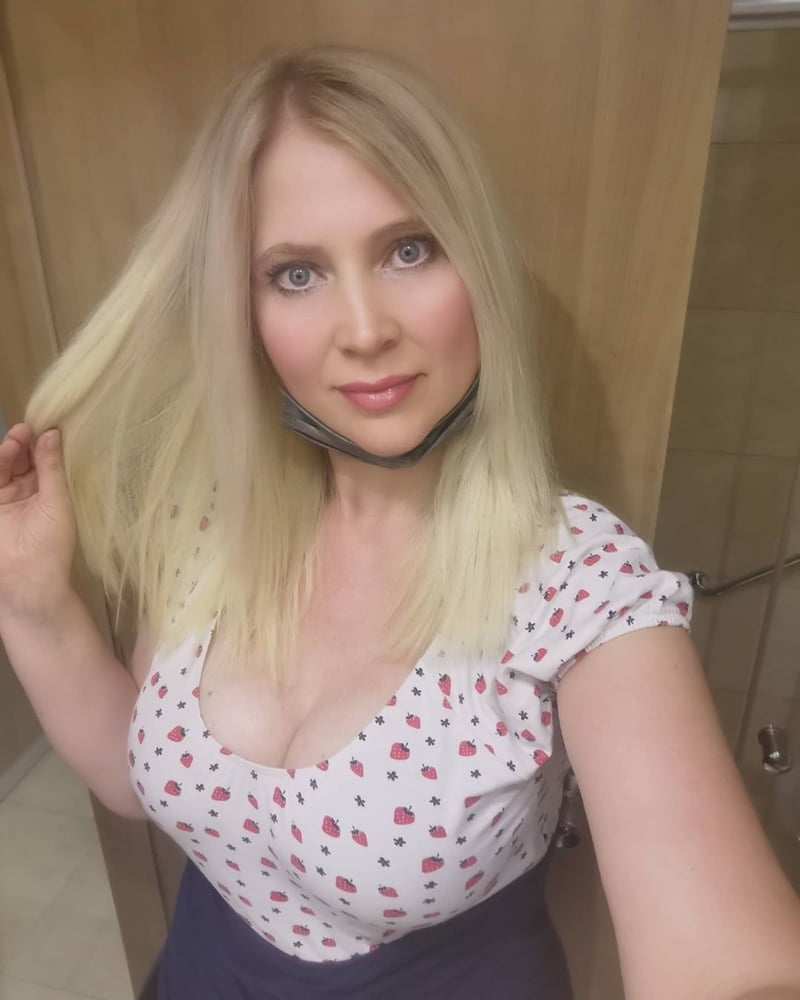 Sandra Busty Slut #99028087