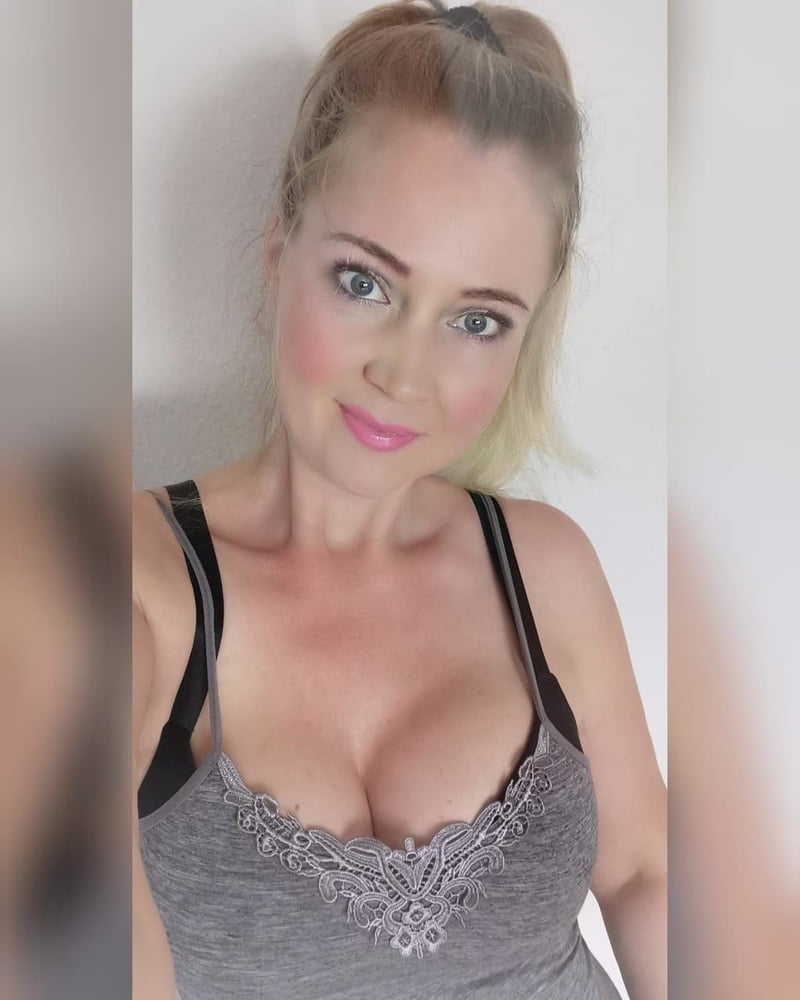 Sandra Busty Slut #99028971