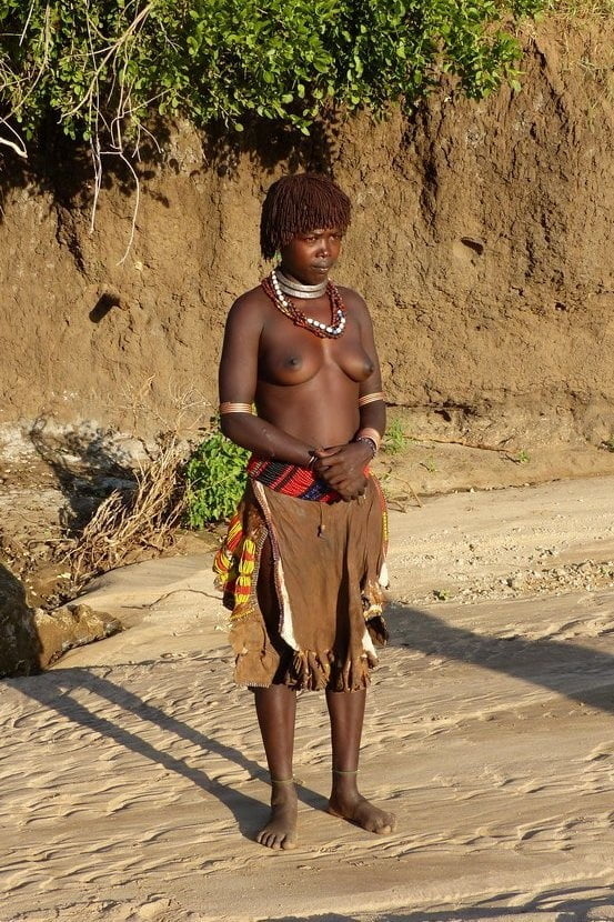アフリカの部族 - ソロの女の子
 #92281213