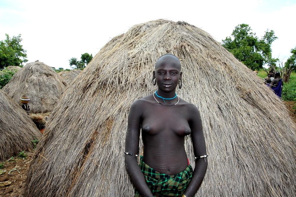 アフリカの部族 - ソロの女の子
 #92281220