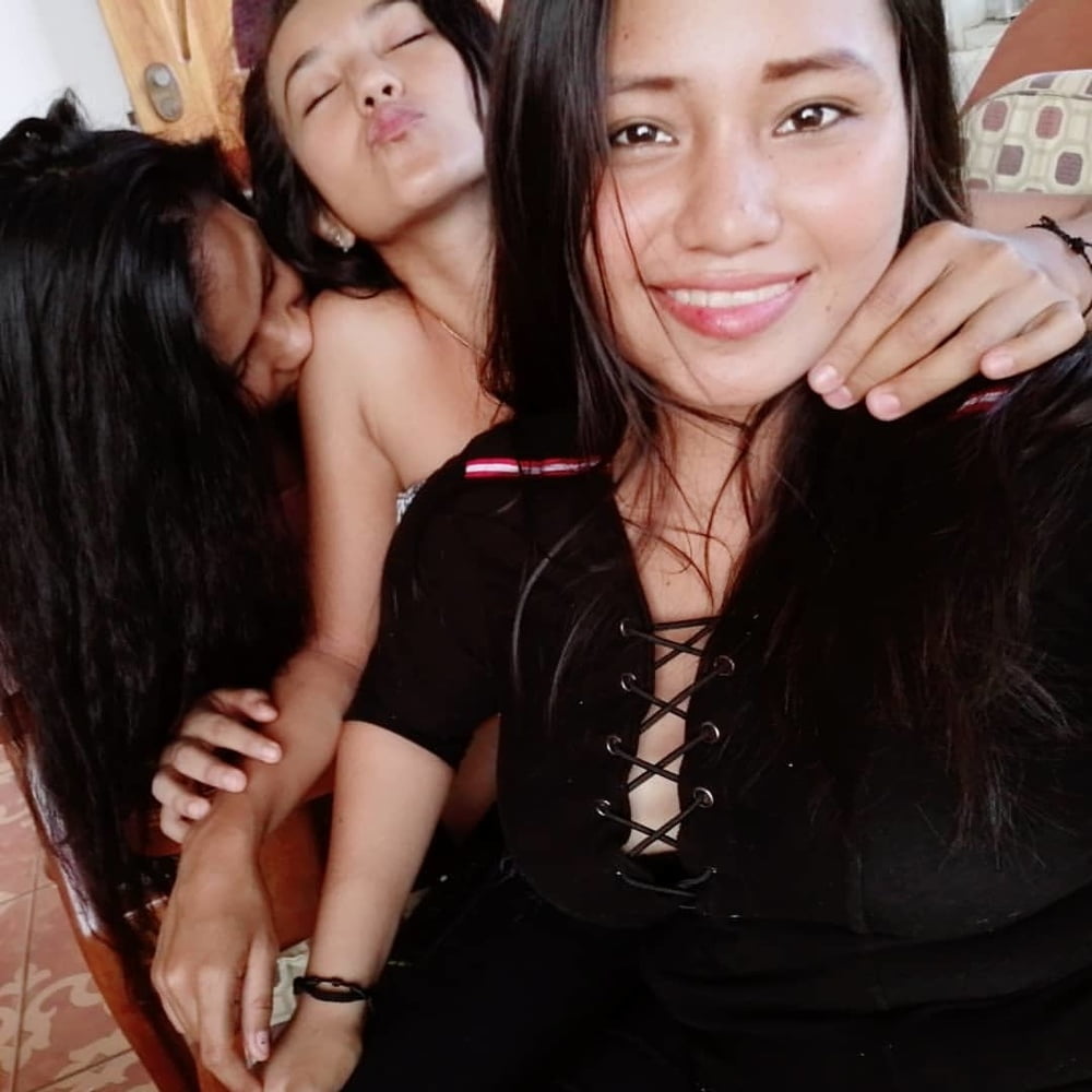 Morenita #87405261