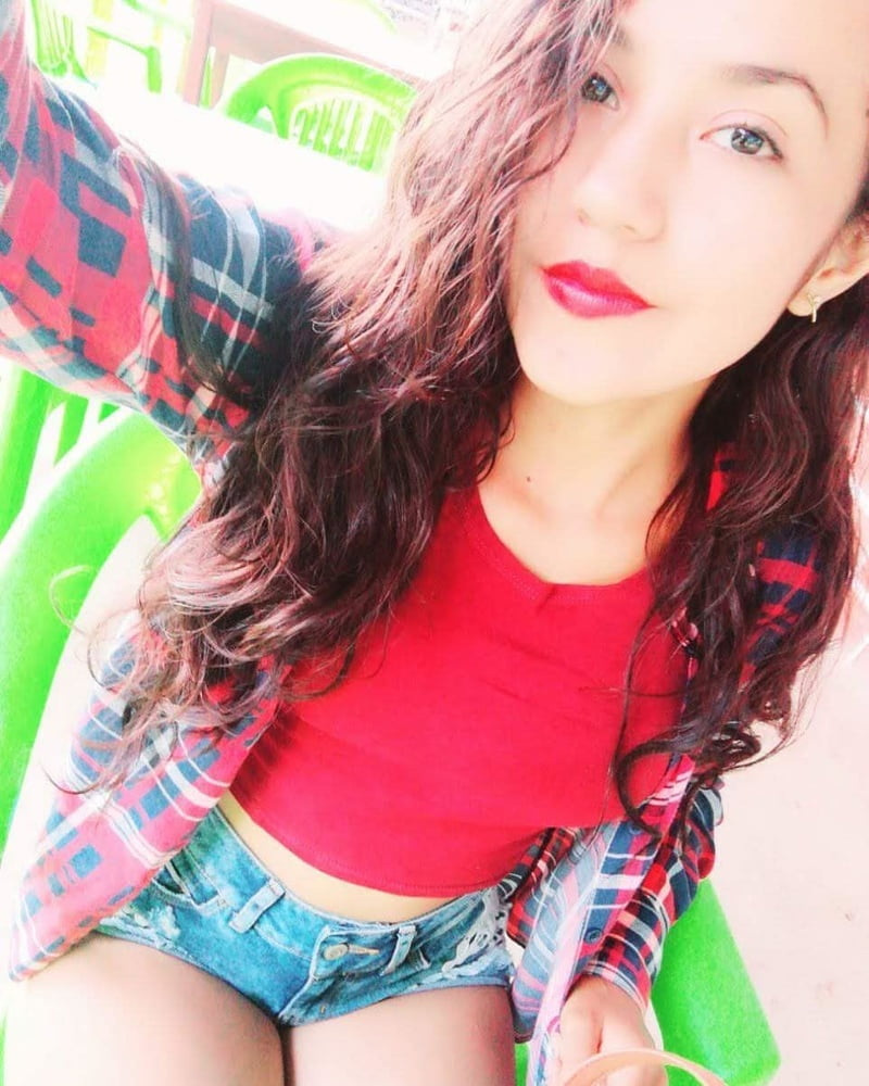 Morenita #87405276