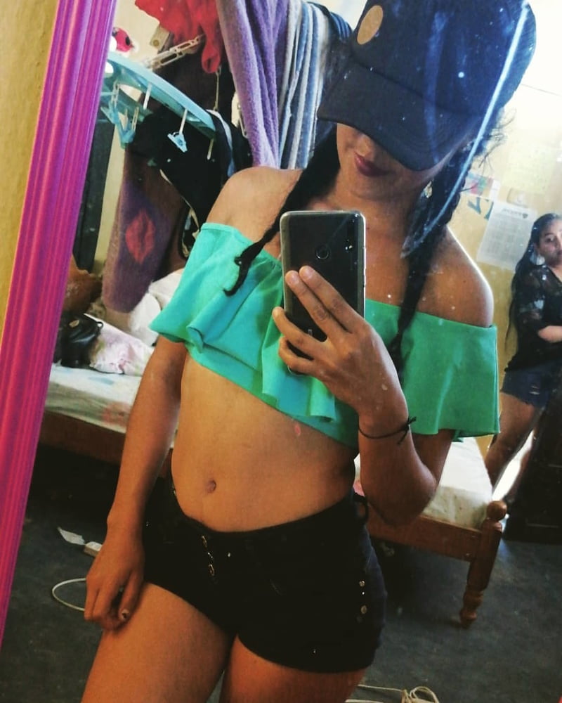 Morenita #87405282