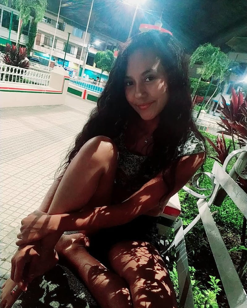 Morenita #87405289
