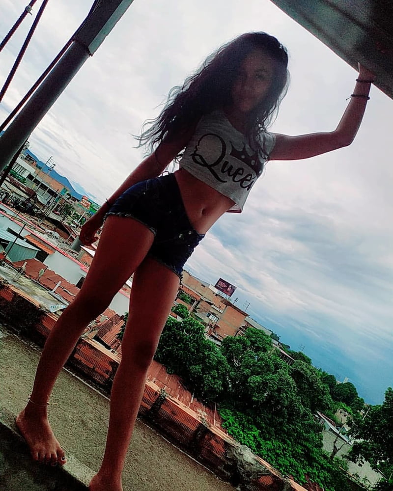 Morenita #87405313