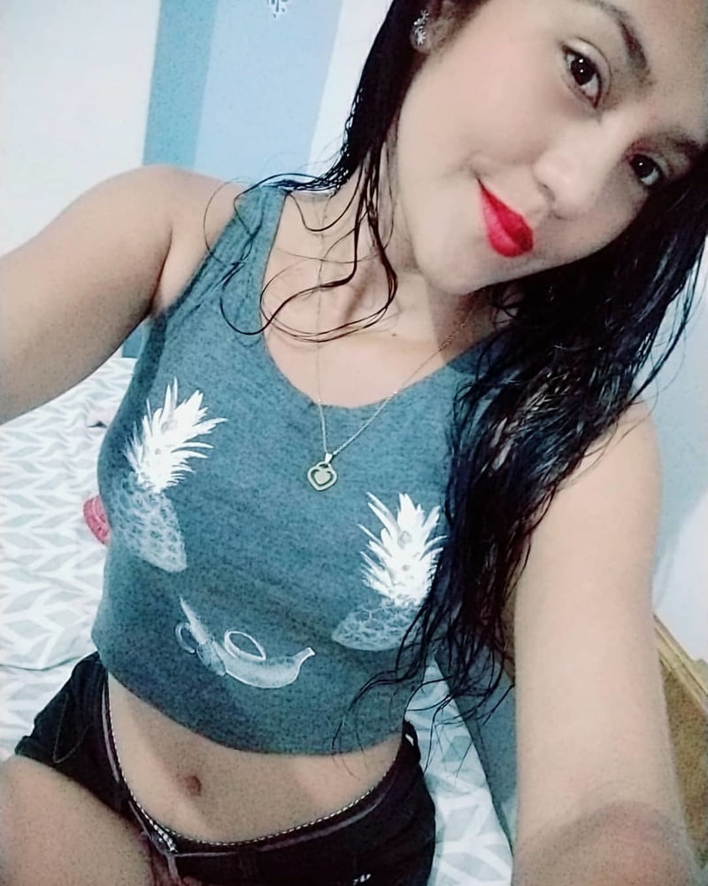 Morenita #87405384