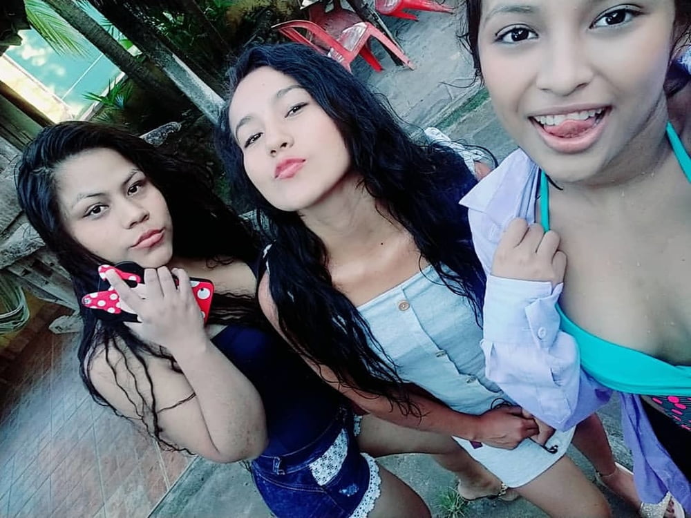 Morenita #87405398