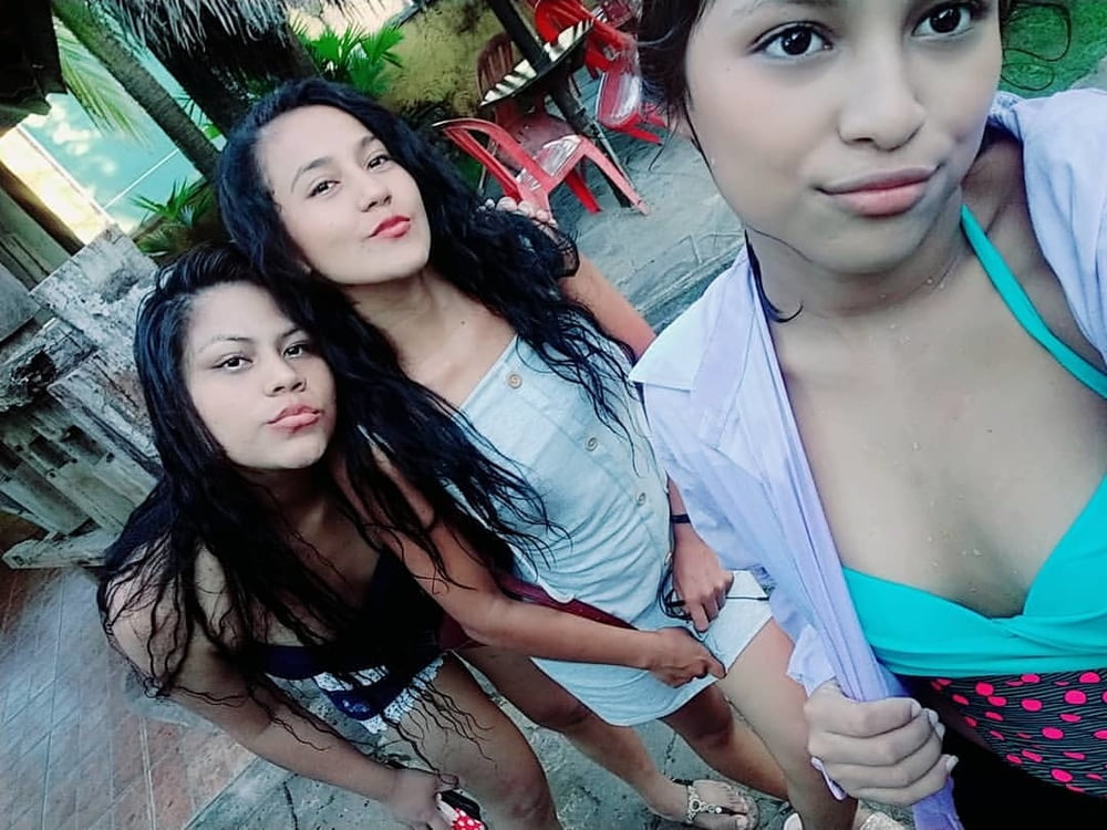 Morenita #87405400