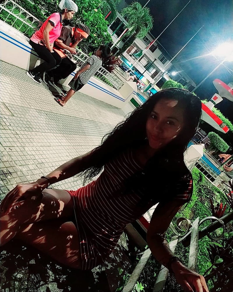 Morenita #87405419