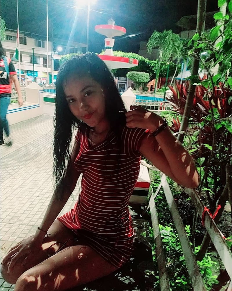 Morenita #87405426