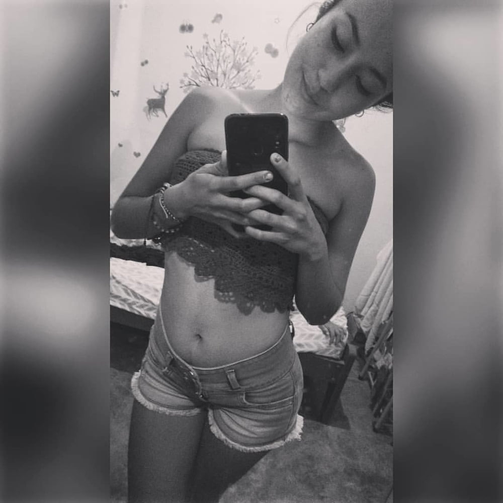 Morenita #87405469