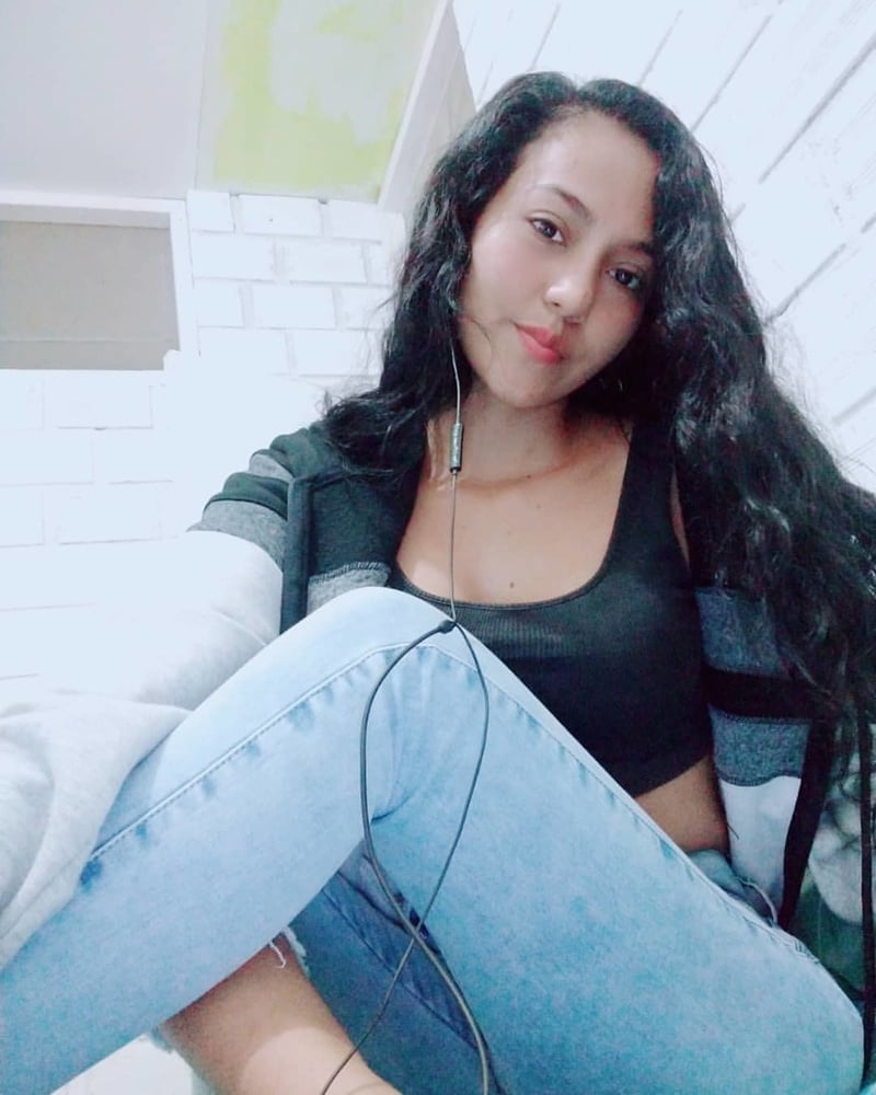 Morenita #87405497