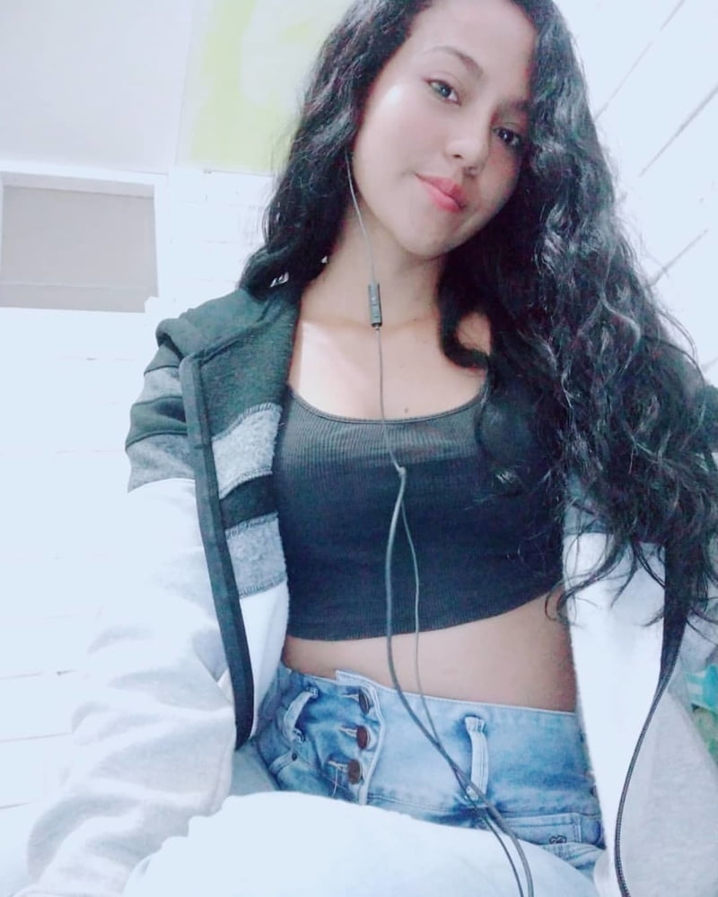 Morenita #87405503