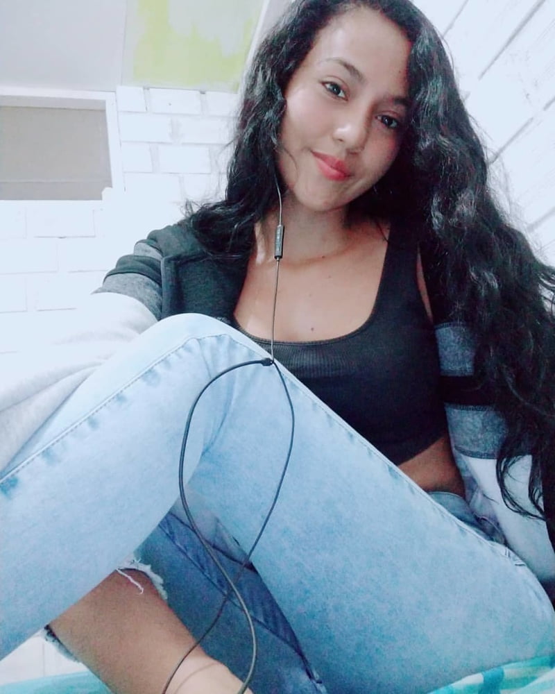 Morenita #87405506