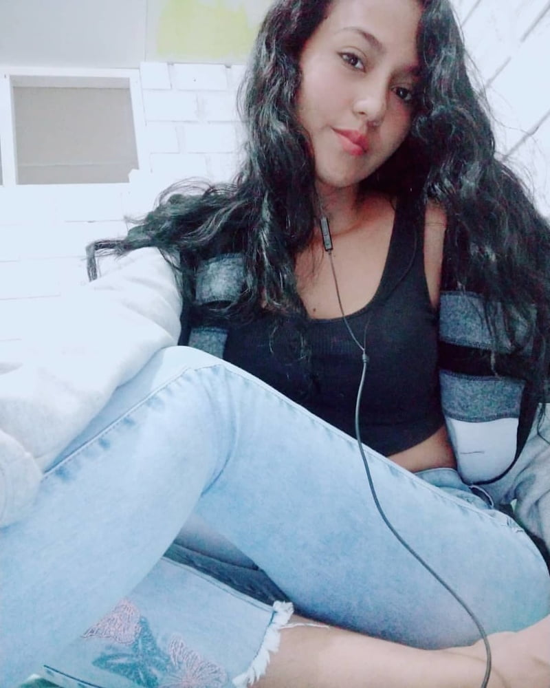 Morenita #87405509