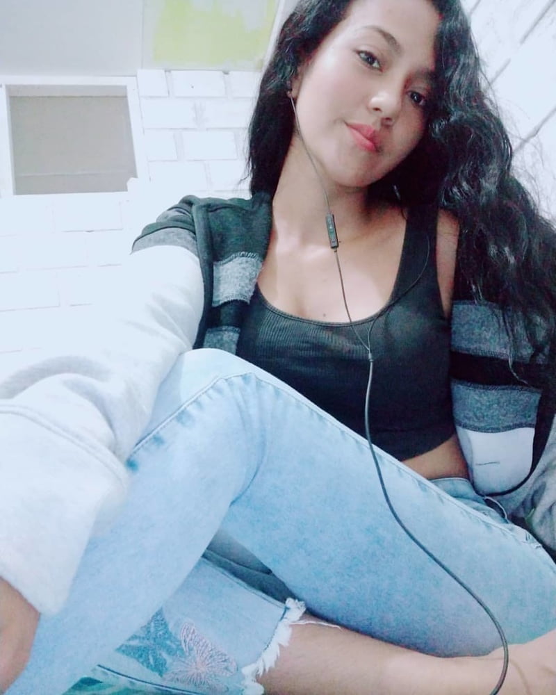 Morenita #87405516