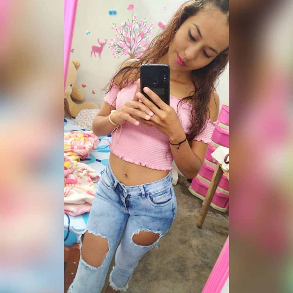 Morenita #87405654