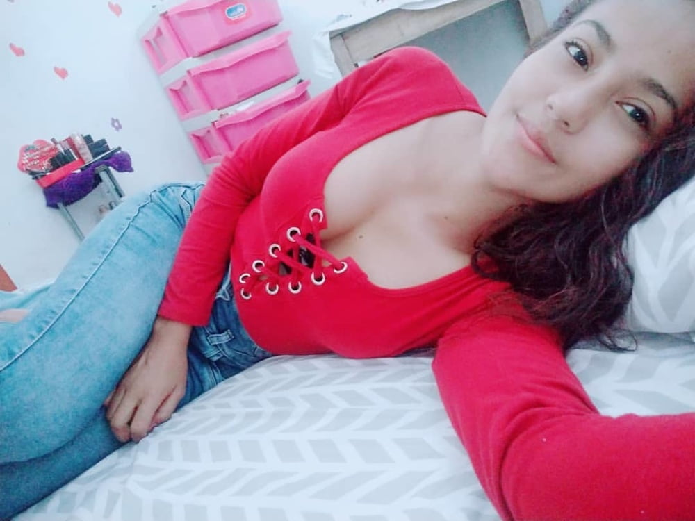 Morenita #87405699