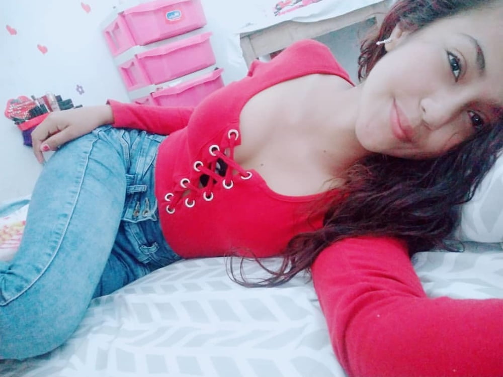 Morenita #87405702