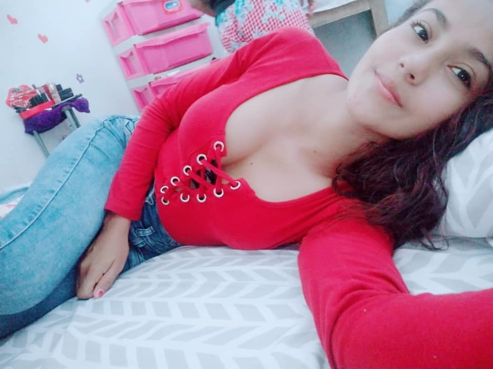Morenita #87405705