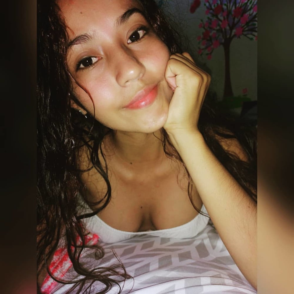 Morenita #87405708