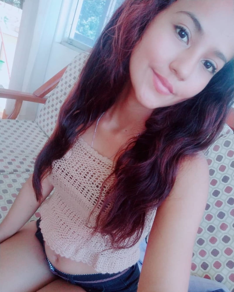 Morenita #87405729