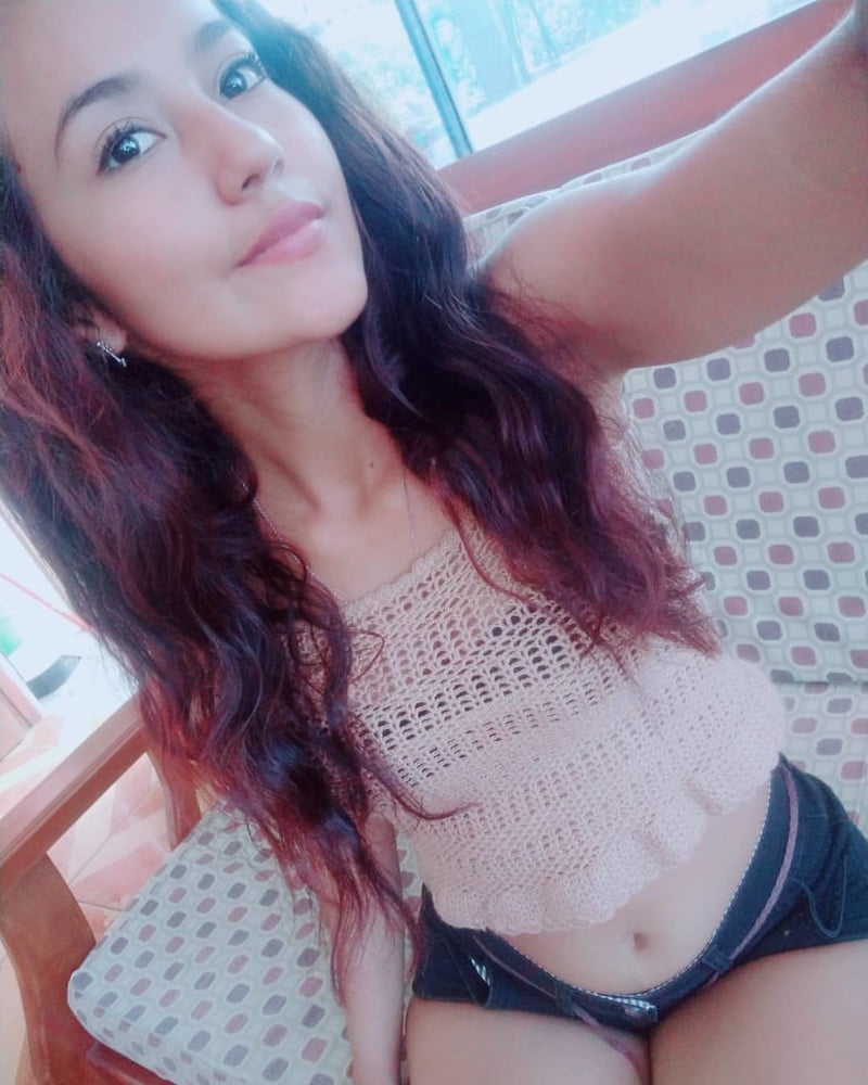 Morenita #87405744