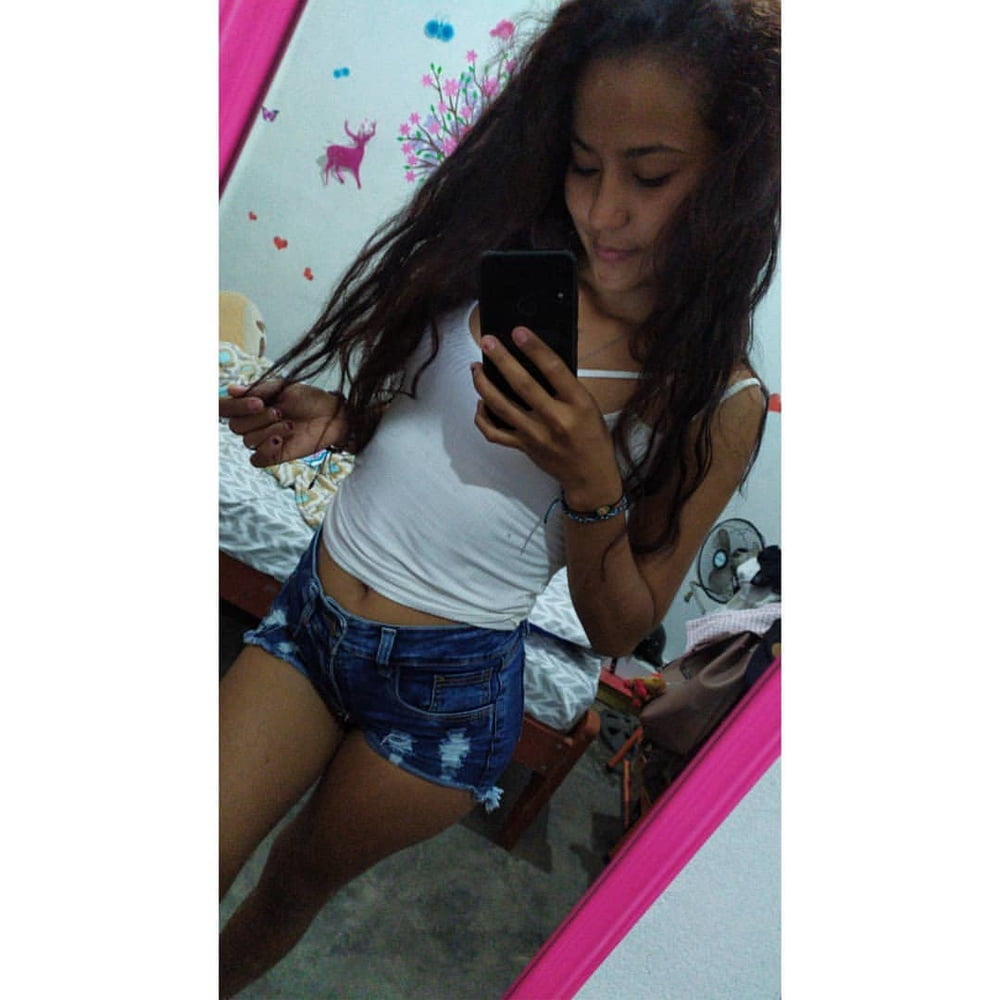 Morenita #87405750