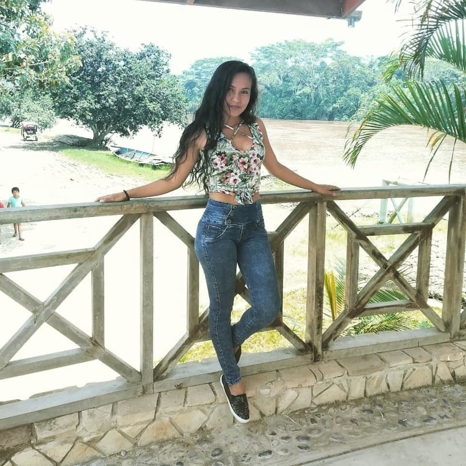 Morenita #87405765