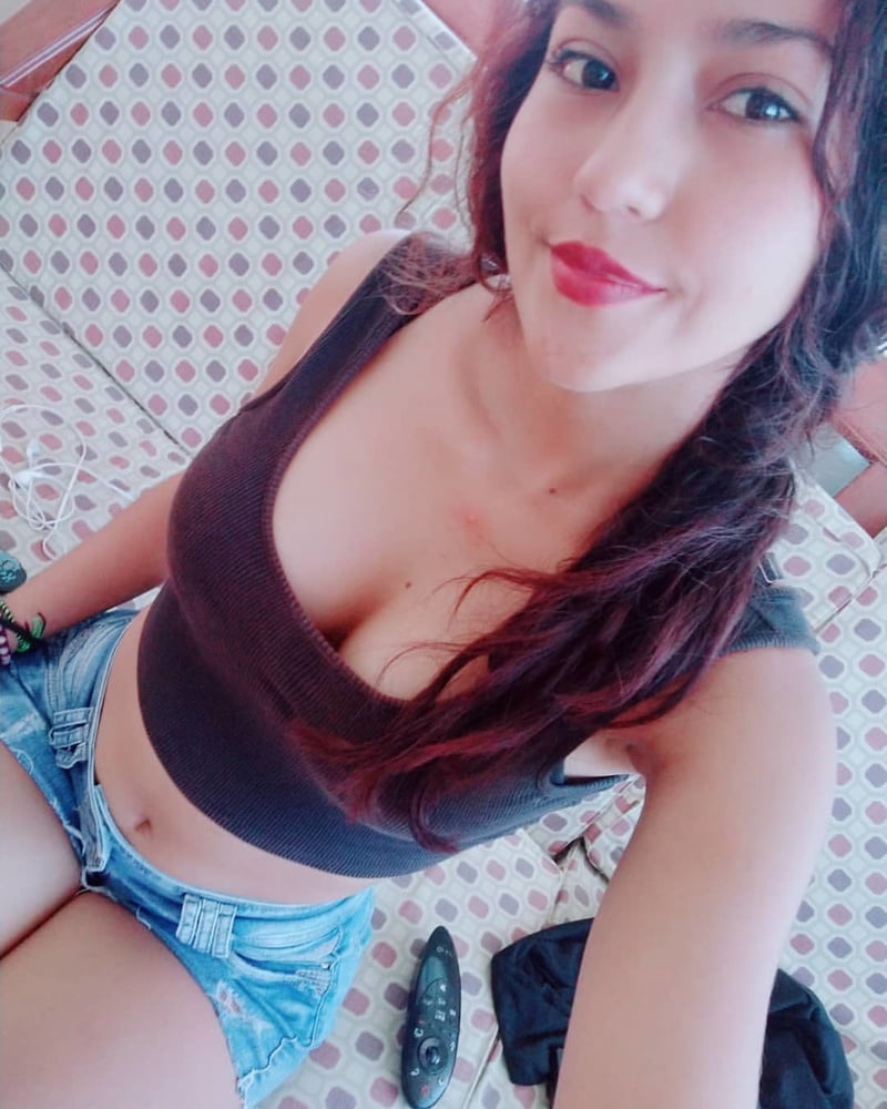 Morenita #87405818