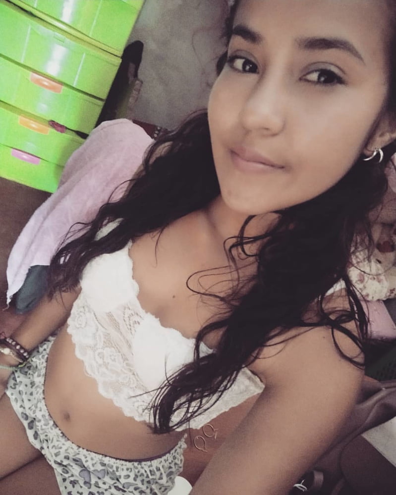 Morenita #87405868