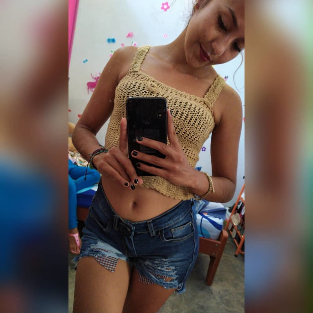 Morenita #87405890