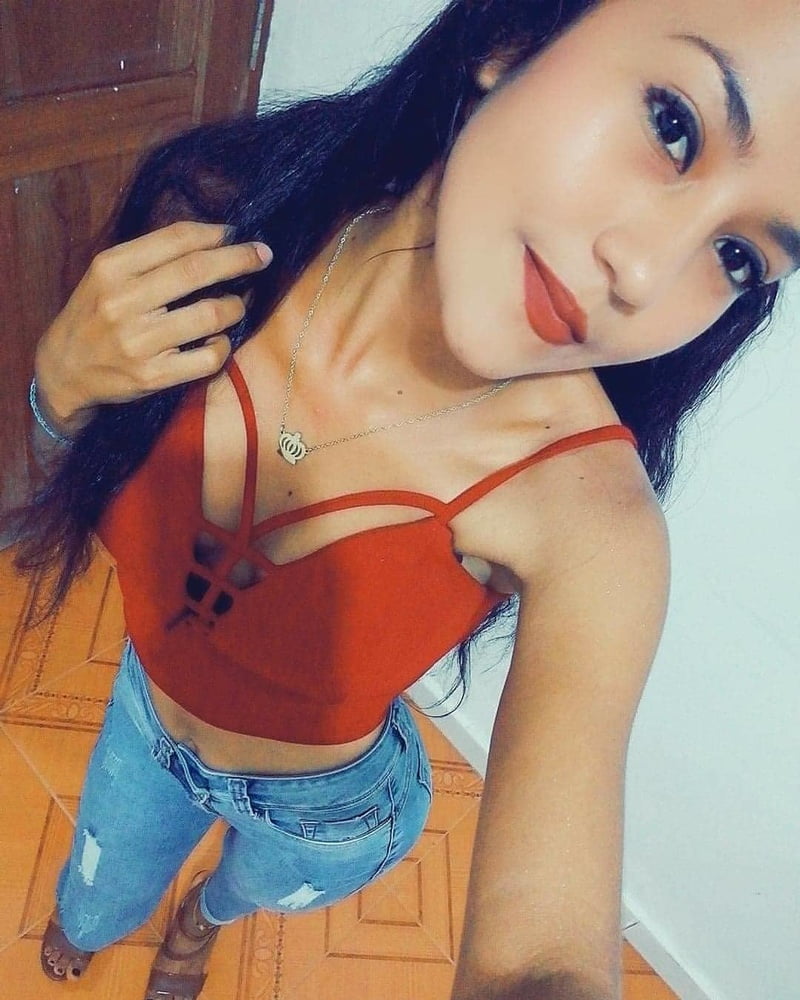 Morenita #87405902