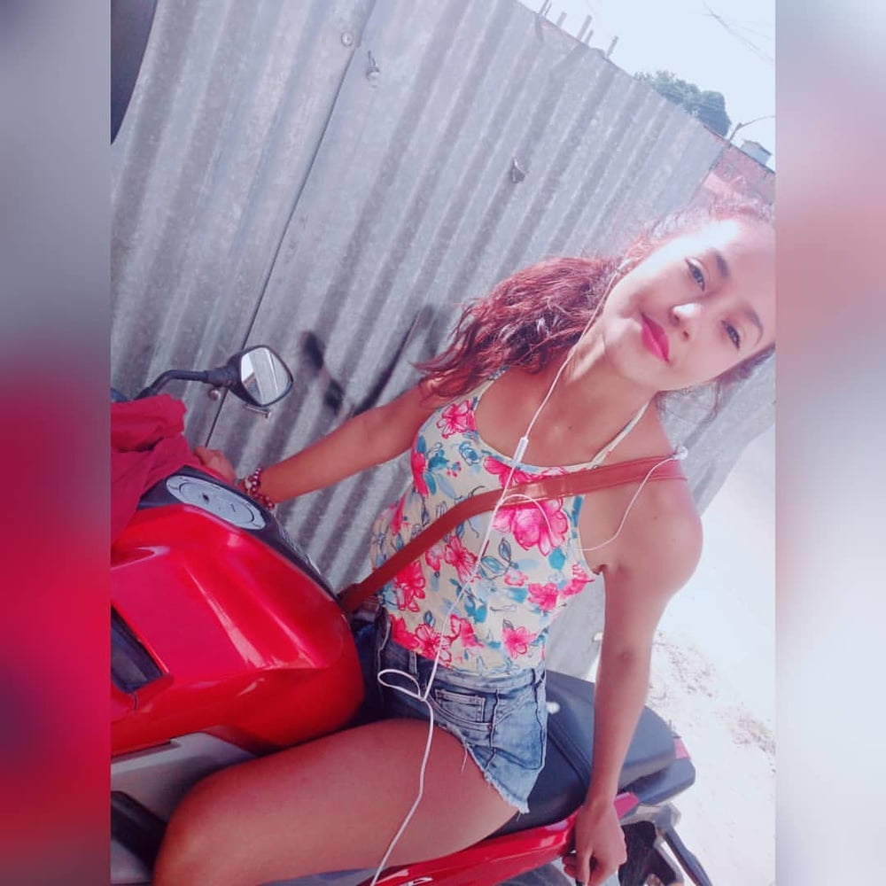 Morenita #87405912