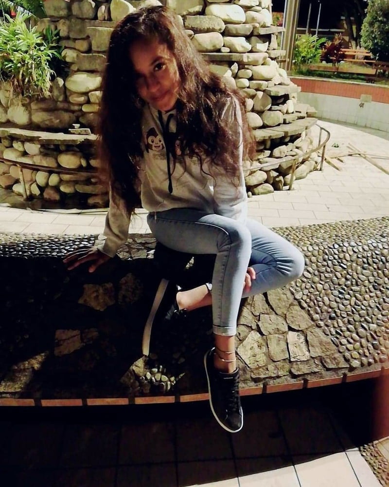Morenita #87405937