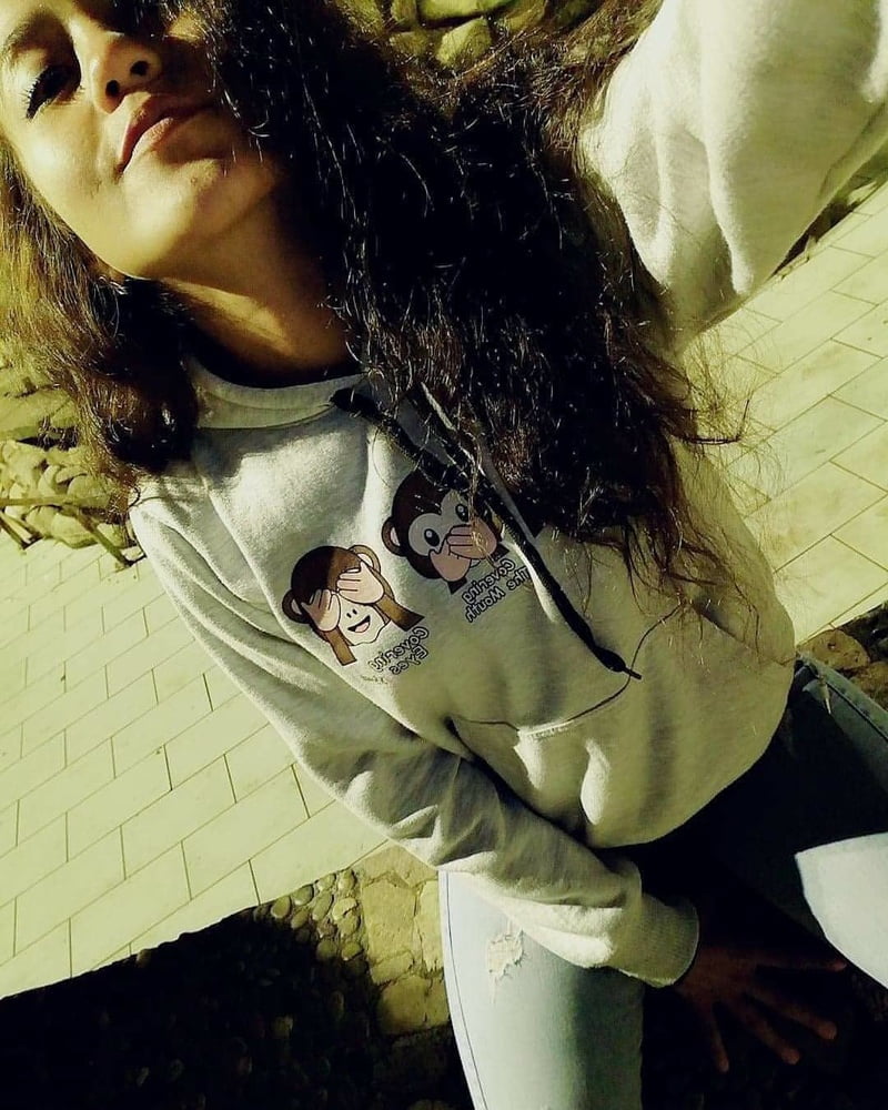Morenita #87405943