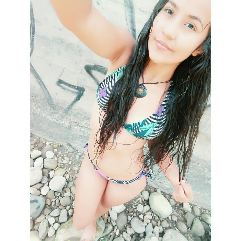 Morenita #87405950