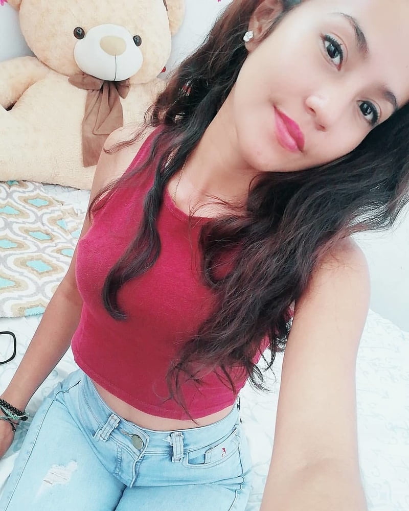 Morenita #87405977